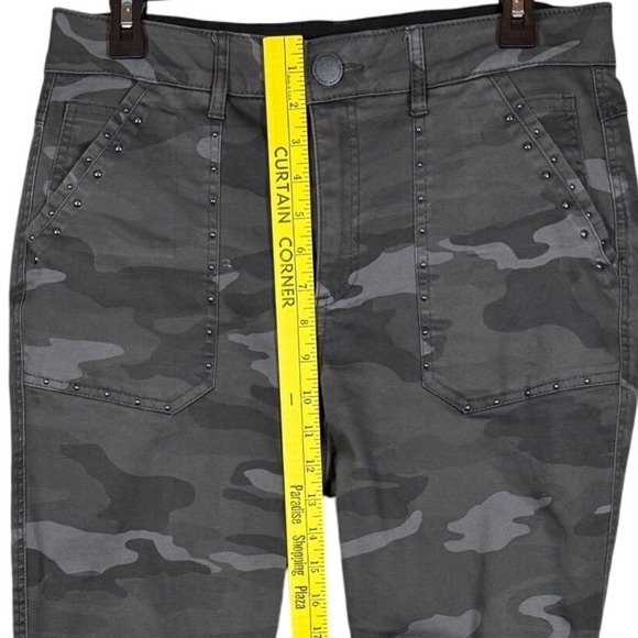 DEMOCRACY Women's High Rise Ankle Length Camo Studded Pants, Black Camo, Size 10 - Picture 4 of 10